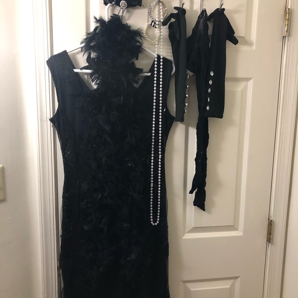 Black dress with accessories - Picture 8 of 8
